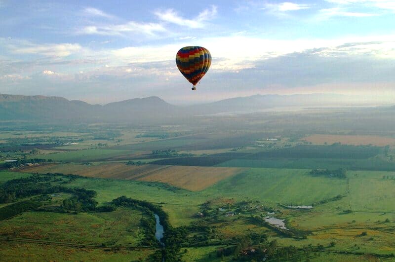 Bay khinh khí cầu, ngắm Magaliesberg.