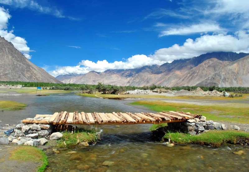 Thung lũng Nubra yên bình, tách biệt với cuộc sống ồn ào, ẩn chứa những tu viện cổ kính trên vách đá và bức tượng Phật Di Lặc uy nghi.