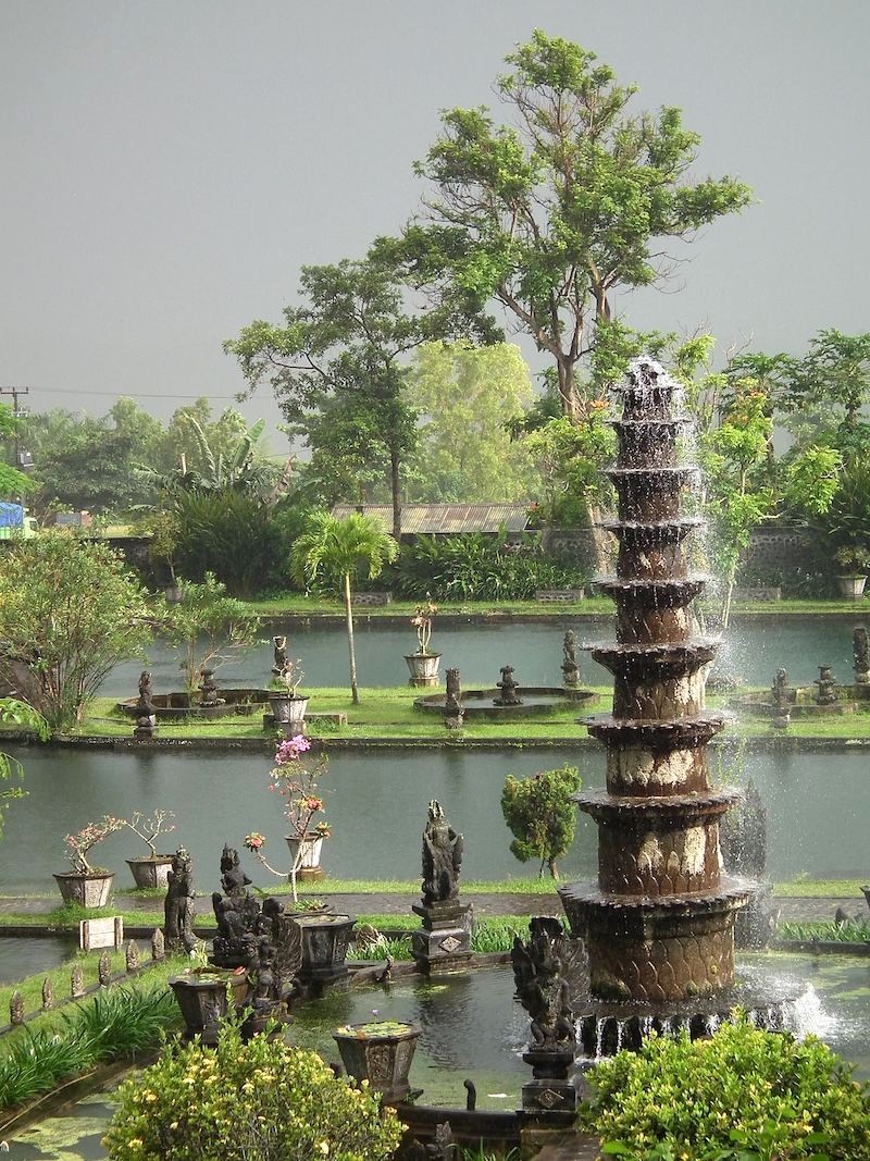 Gần Lempuyang temple, Cung điện nước Tirta Gangga là điểm đến hấp dẫn cho du khách khám phá Bali.