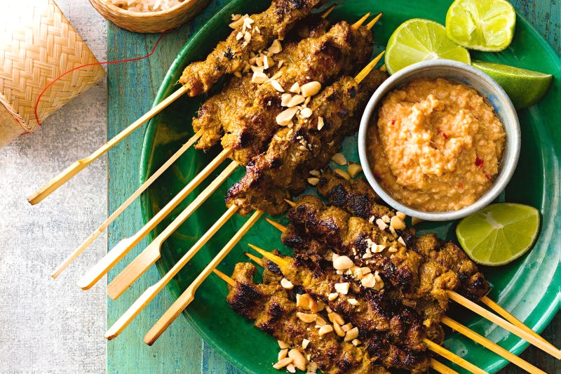 Satay, món ăn phổ biến ở Đông Nam Á, có hương vị độc đáo riêng biệt ở mỗi quốc gia.