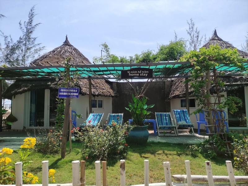 Lê Minh Homestay: Nhà hàng hải sản & homestay.