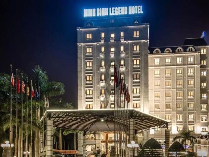 Ninh Bình Legend Hotel: Kiến trúc Pháp sang trọng. (Ảnh: iViVU)