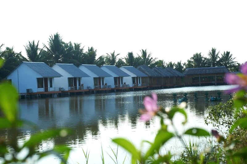 Homestay yên bình bên bờ kênh (Ảnh: Facebook Mekong Garden Bungalows)