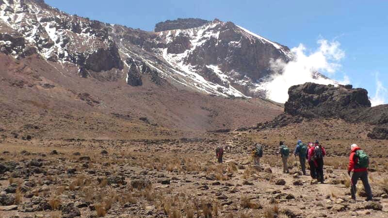 Tuyến Rongai leo Kilimanjaro từ phía đông bắc.