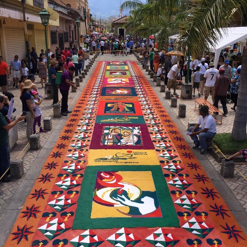 Thảm alfombras truyền thống tô điểm thị trấn Comayagua.