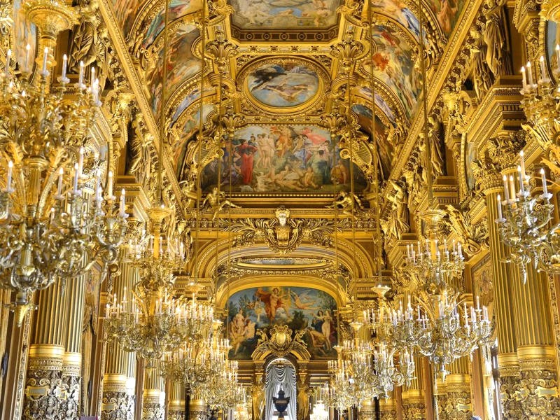 Palais Garnier lộng lẫy, sang trọng bên trong.