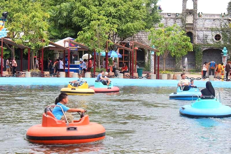 Dream World Bangkok: Khu vui chơi nhẹ nhàng, lý tưởng cho mọi lứa tuổi.