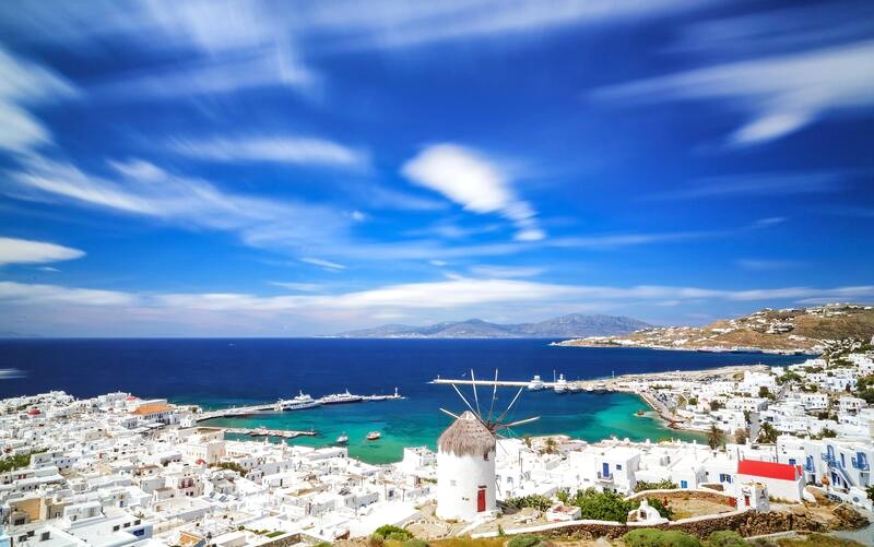 Mykonos, dù đắt đỏ, vẫn giữ sức hút bền bỉ với du khách.