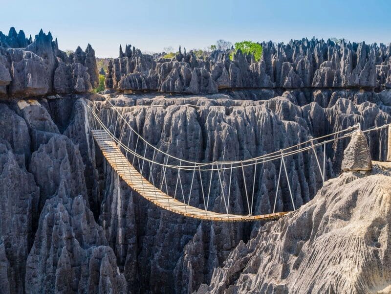 Tsingy de Bemaraha (Madagascar): Rừng đá độc đáo.