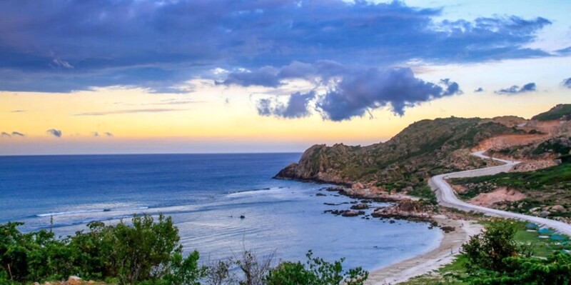 Nha Trang Nhũ Tiên: Bãi biển yên bình, nước trong vắt, lý tưởng cho kỳ nghỉ gia đình.