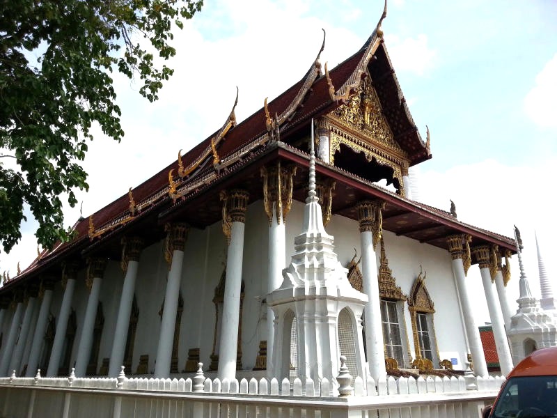 Wat Phra Mahathat, ngôi chùa linh thiêng với kiến trúc độc đáo tại Korat.