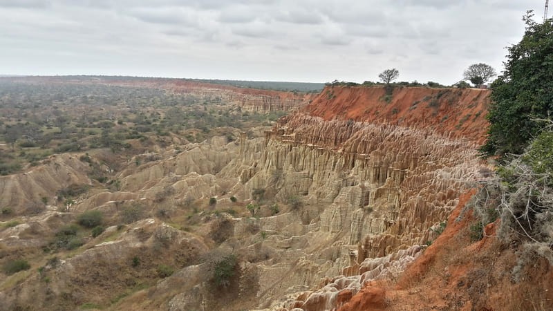 Chuẩn bị đầy đủ hồ sơ xin visa du lịch Angola.