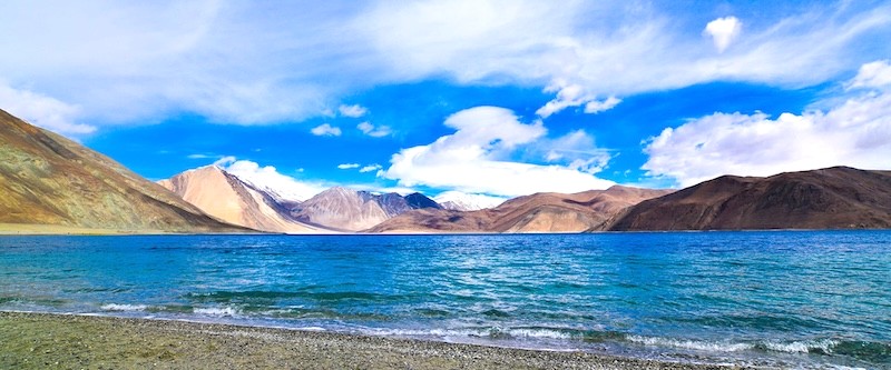 Pangong, một trong những hồ nước mặn cao nhất thế giới, là điểm du lịch nổi tiếng ở Leh Ladakh.