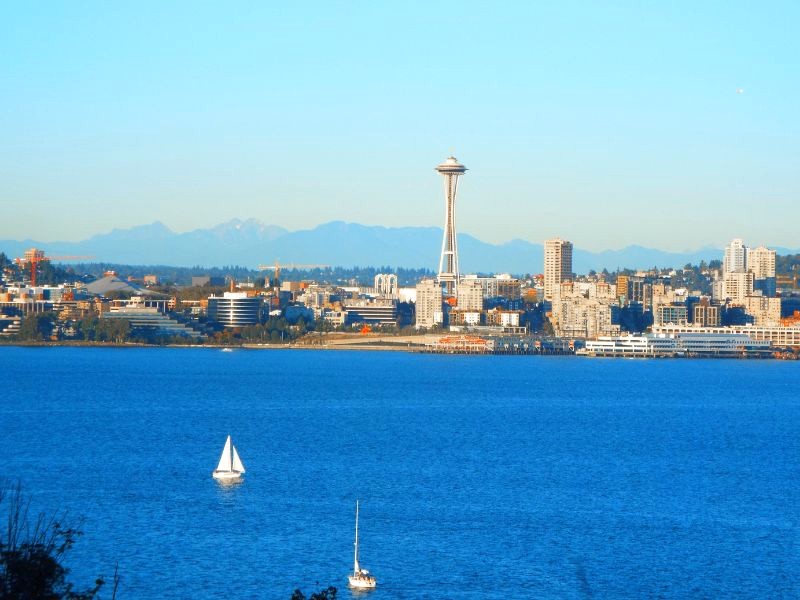 Space Needle: Biểu tượng Seattle, bất kể thời gian nào. (94 kí tự)