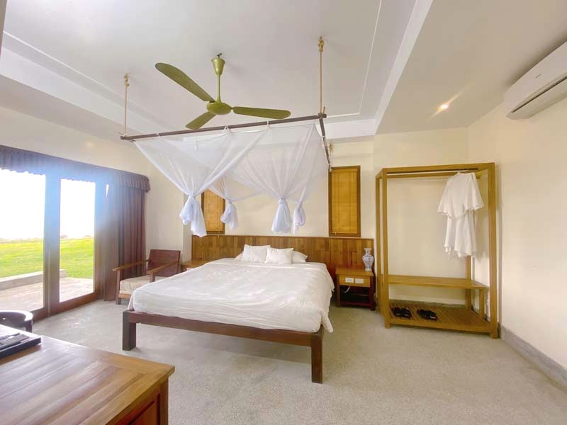 Phòng Deluxe hướng biển, trang trí tinh tế.