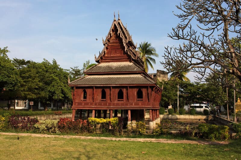 Chùa Thung Si Muang, điểm đến kiến trúc Phật giáo ấn tượng tại Ubon Ratchathani.