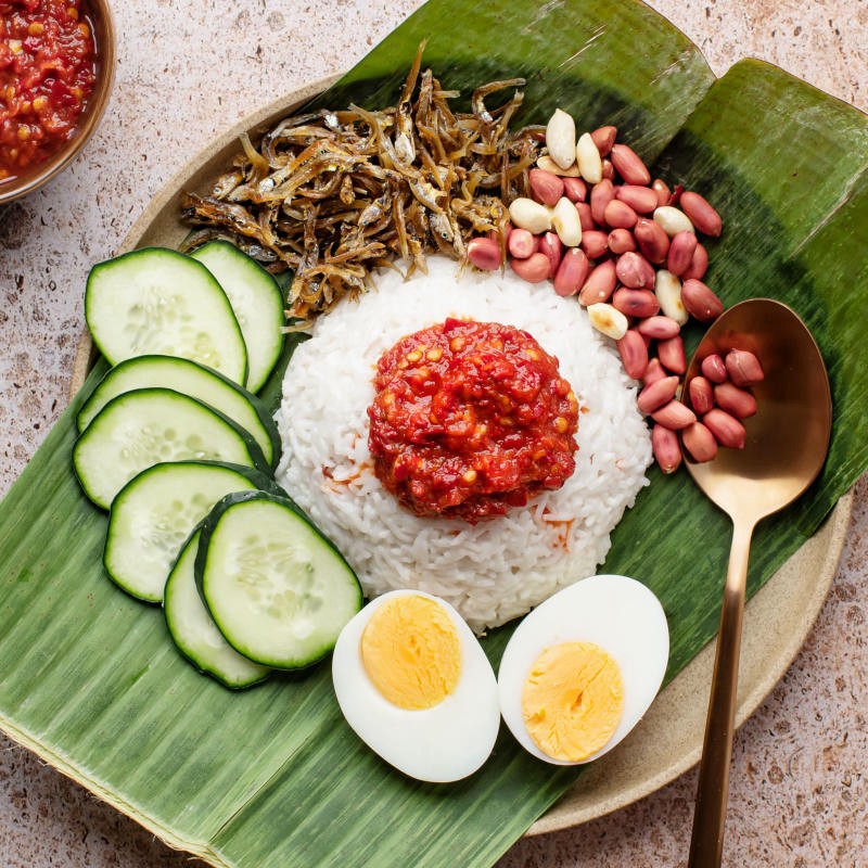 Nasi Lemak: Món ăn sáng truyền thống của Malaysia.