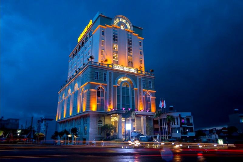 Khánh Linh Hotel: Dịch vụ chuyên nghiệp cho du khách quốc tế.