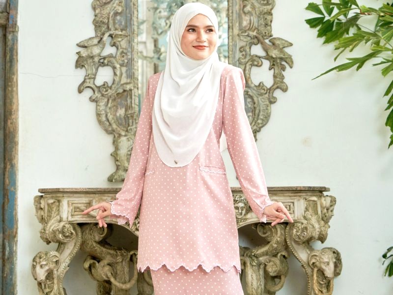 Baju Kurung, trang phục truyền thống được yêu thích của người Mã Lai tại Singapore. (Ảnh: muslimahclothing)