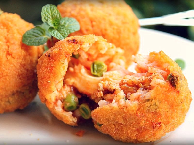 Arancini: Món ngon đường phố Ý.