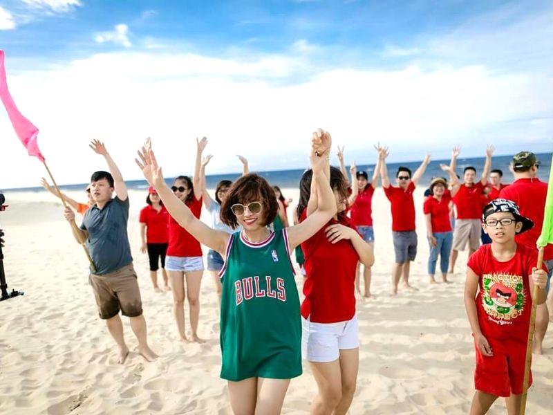 Team building trên biển - Ảnh: J Travel