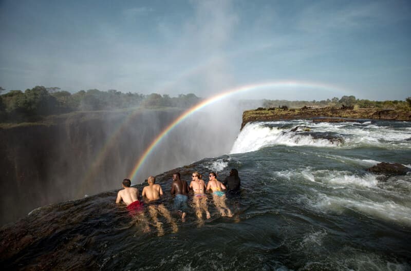 Bể bơi thiên đường Devils Pool tại thác Victoria.