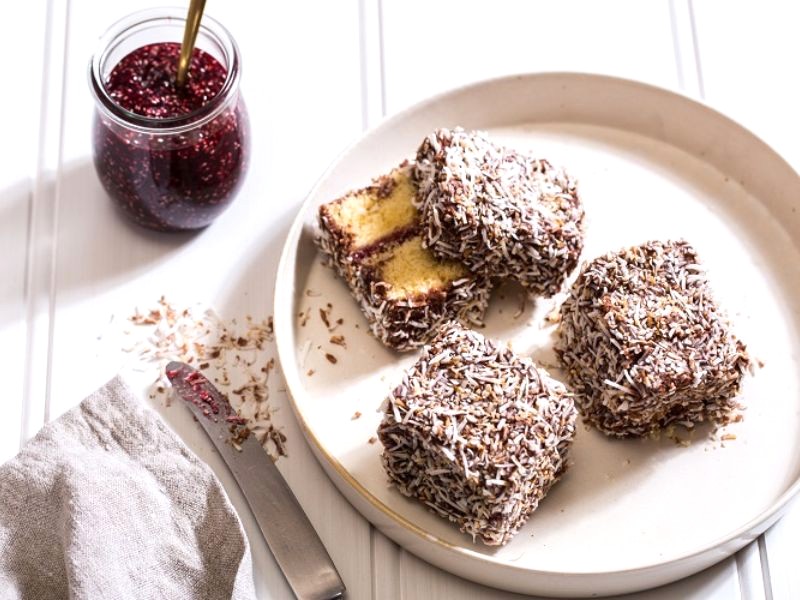 Lamington: Bánh ngọt yêu thích của người Úc.