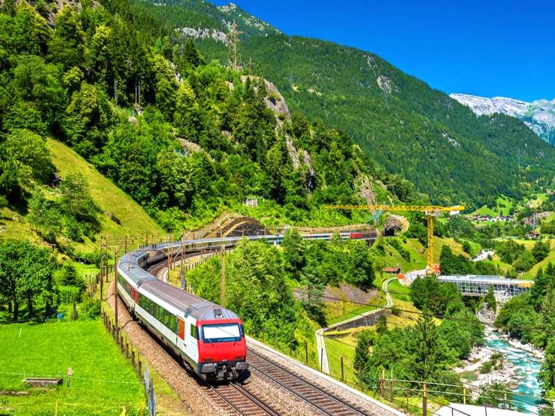 Eurail Pass: Du lịch xuyên quốc gia dễ dàng, tiết kiệm và linh hoạt. (107 ký tự)