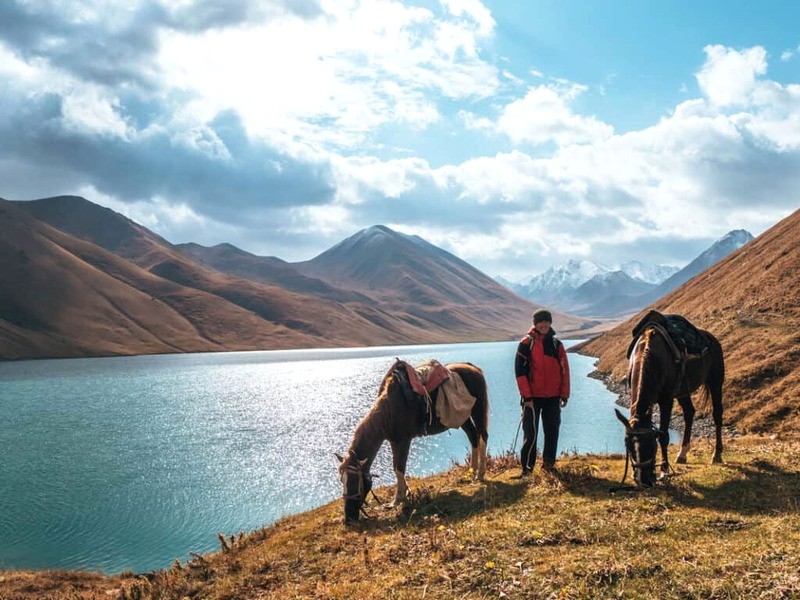 Khám phá Kyrgyzstan bằng cách cưỡi ngựa như người bản địa.