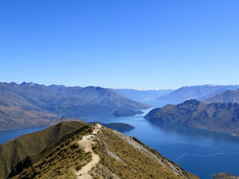 Wanaka: Núi hùng vĩ, khung cảnh ngoạn mục.