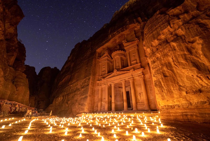 Petra By Night: Kỳ quan ban đêm đáng nhớ.