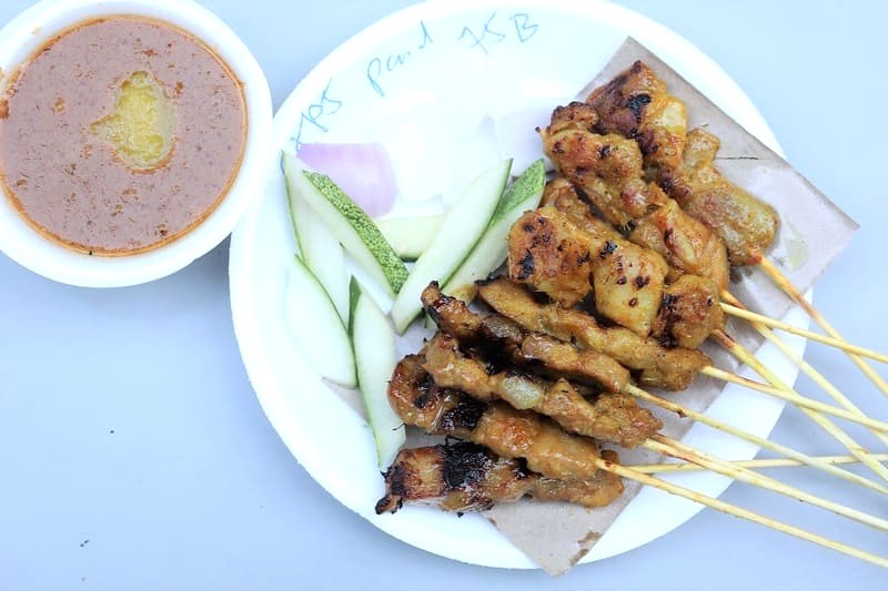 Chomp Chomp Satay: Satay sao Michelin hiếm hoi.