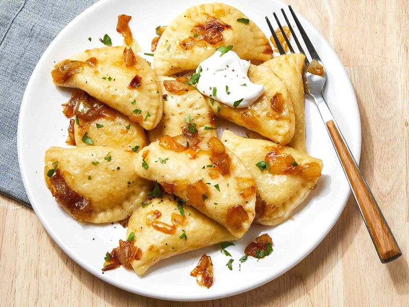 Pierogi giống bánh xếp Việt Nam.