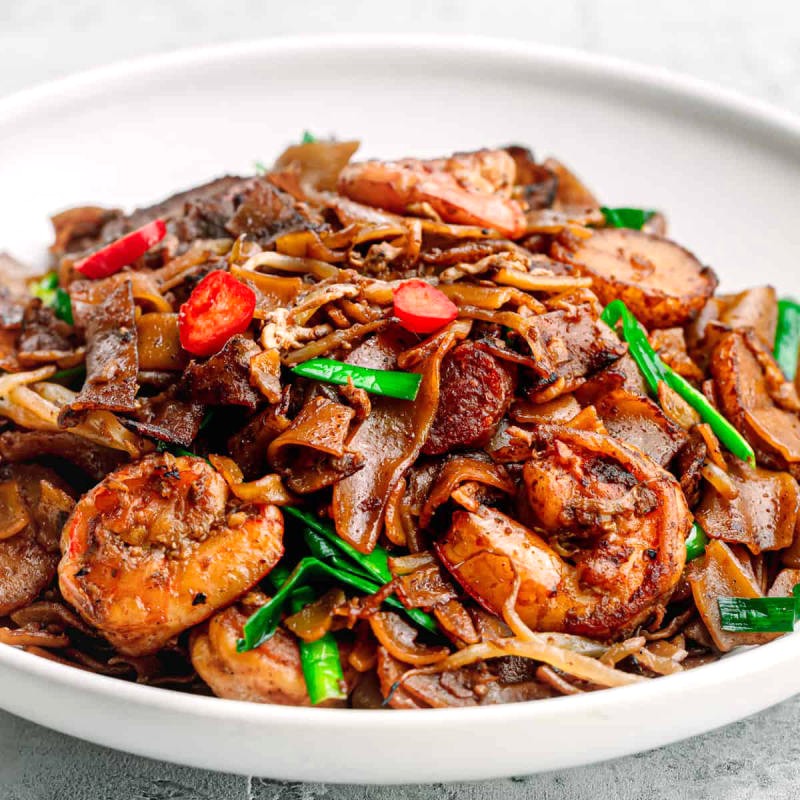 Char Kway Teow là món ăn đường phố phổ biến ở Singapore và Malaysia.