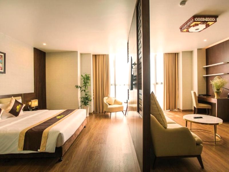 Khách sạn 4 sao Luxury6 với cơ sở vật chất hiện đại. (Ảnh: Booking)