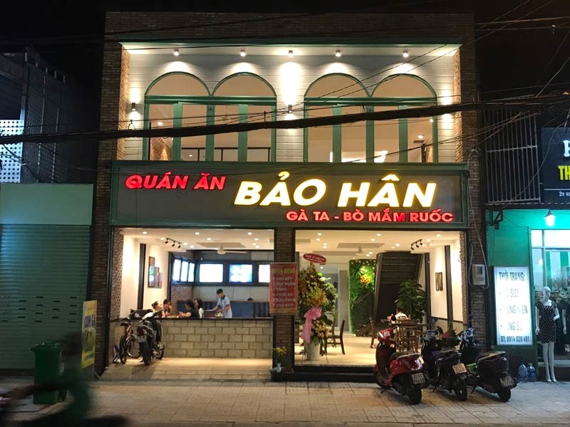 Bảo Hân nức tiếng gà ta, bò mắm ruốc.