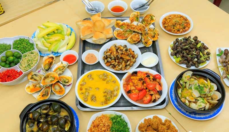 Ốc Phan Đình Phùng: Menu phong phú.