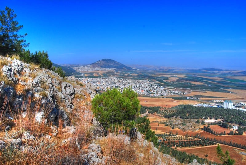 Núi Vực (Mount Precipice) ở Nazareth là điểm ngắm cảnh đẹp mê hồn.