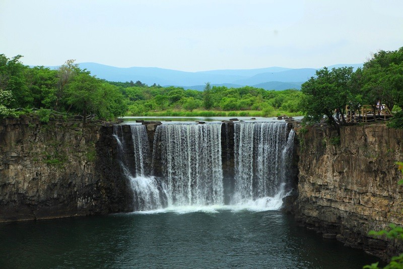 Hồ Kính Bạc hè thơ mộng.