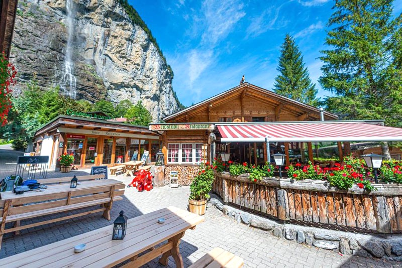 Lauterbrunnen: Cảnh đẹp thơ mộng, khách sạn sang trọng.