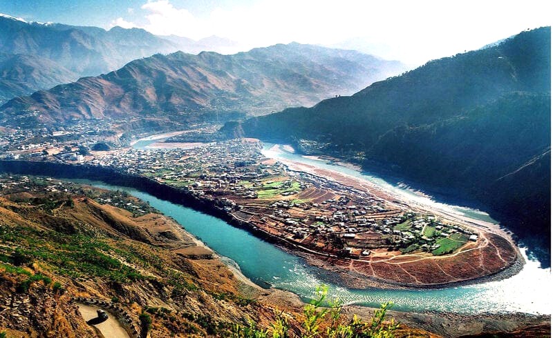 Muzaffarabad, thành phố lớn ở Kashmir, nổi tiếng với văn hóa độc đáo.