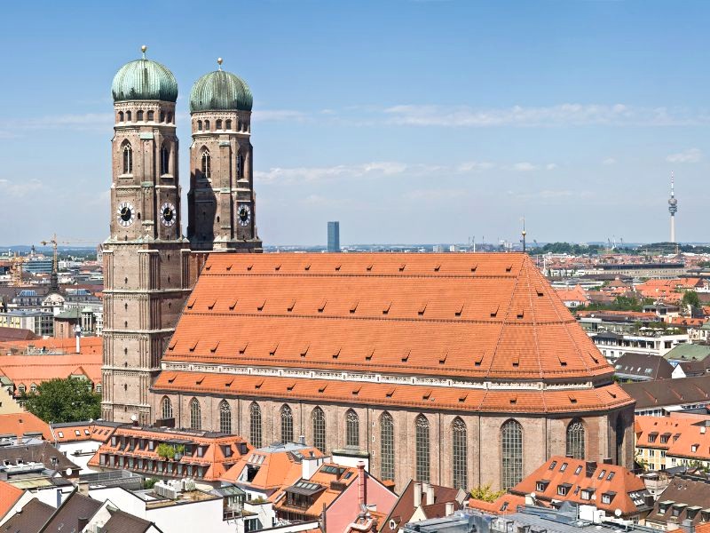 Frauenkirche: Kiến trúc Gothic ấn tượng (Ảnh: Wikipedia)