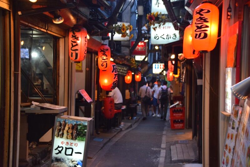 Shinjuku nổi tiếng với quán izakaya ngon ở Tokyo.