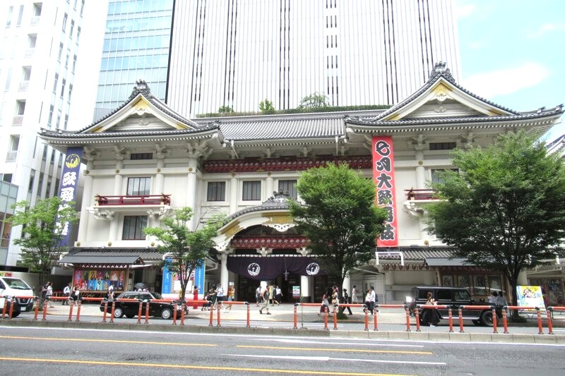 Nhà hát Kabukiza: Kabuki truyền thống quanh năm.