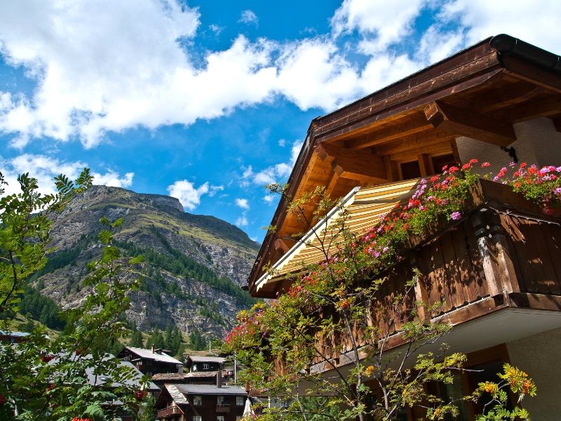 Zermatt: Du lịch quanh năm. 🏞️ (40 ký tự)