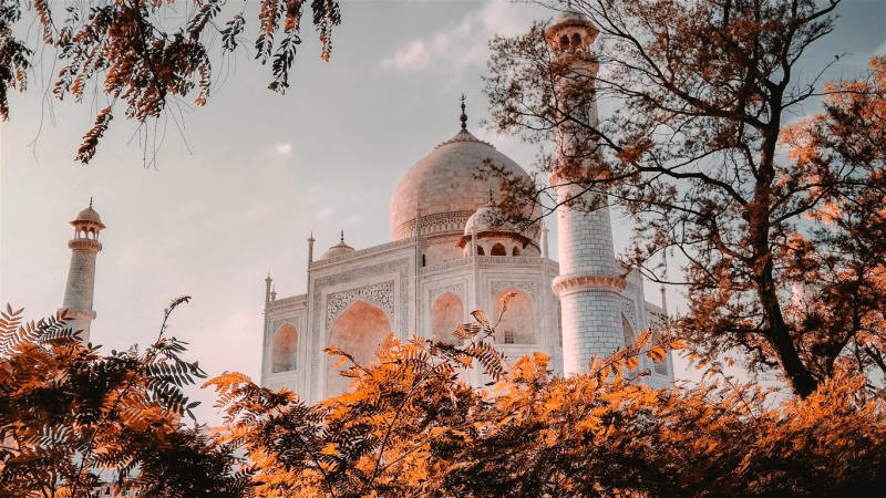 Taj Mahal: Biểu tượng tình yêu vĩnh cửu.