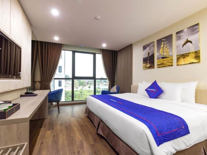 Sunshine Hotel: Không gian hiện đại, sạch sẽ (Ảnh: Booking).