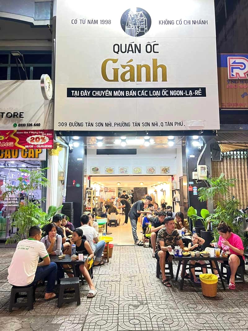 Ốc Gánh: Vị ngon, không gian thoáng, phục vụ chu đáo.