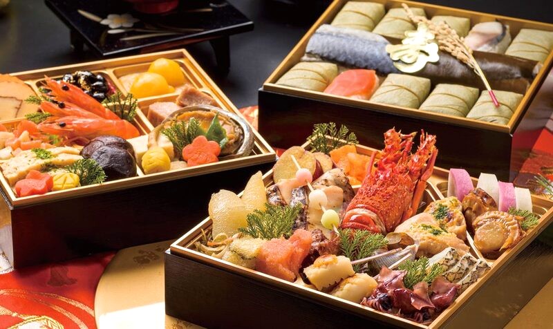 Osechi ryori, với đủ các món ăn đầy màu sắc và lộng lẫy, là truyền thống Tết của người Nhật từ xa xưa.