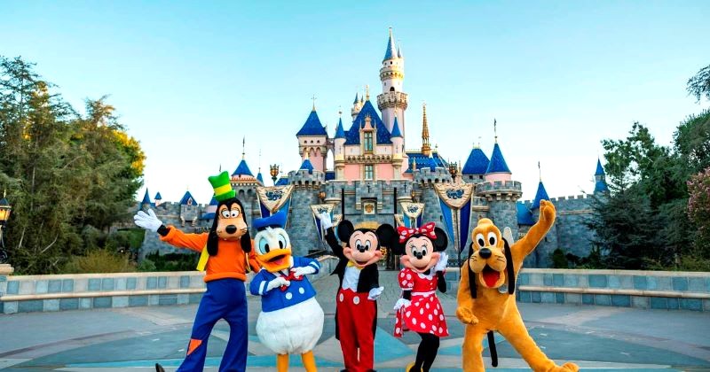 Disneyland California, công viên Disneyland đầu tiên.